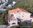 Каменна къща "Медитеранео", частни квартири в града Utjeha, Черна Гора